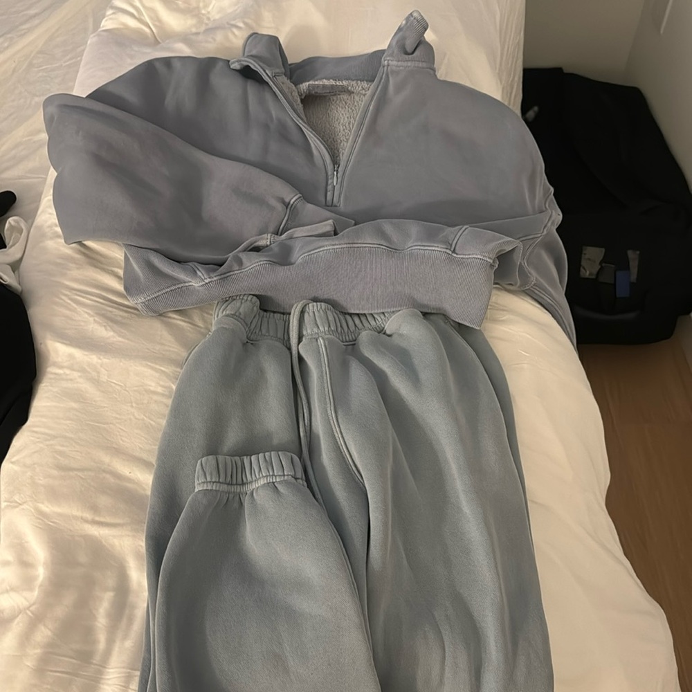 Abercrombie blue sweatsuit